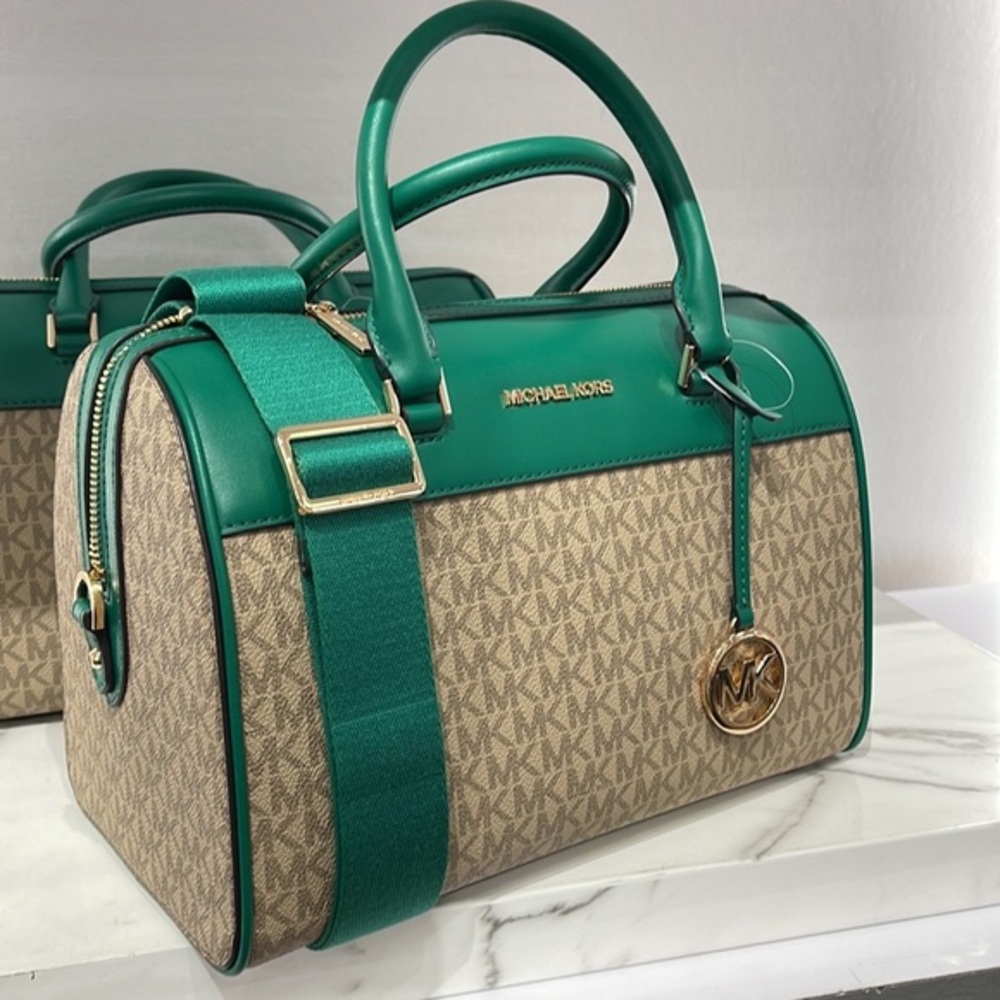Michael Kors med Duffel Travel - Leather/Coated
35S2GTFU2B
PALMETTO GREEN NWT